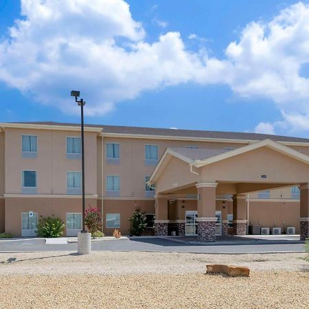 Quality Inn & Suites Carlsbad Caverns Area Экстерьер фото