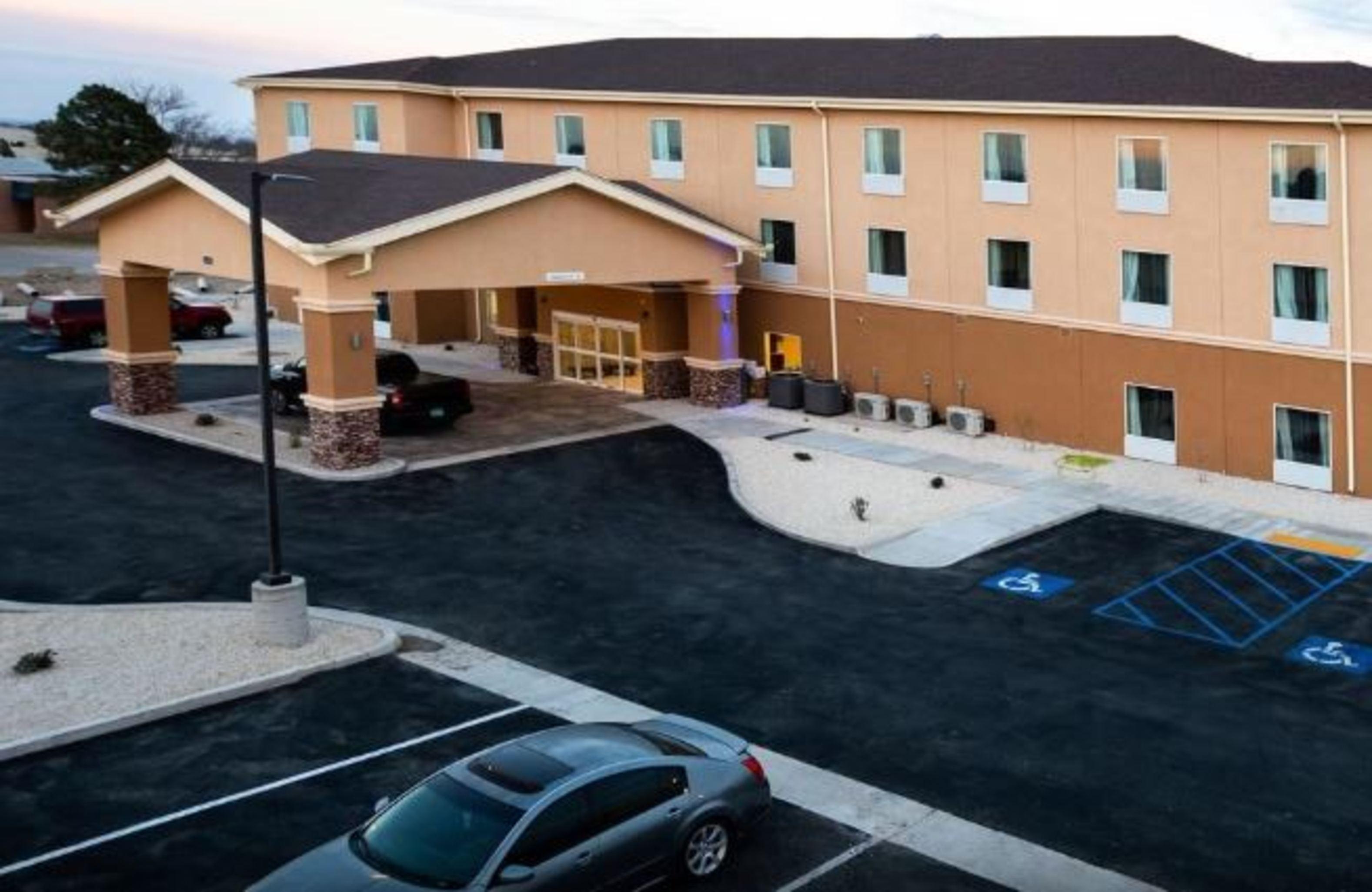 Quality Inn & Suites Carlsbad Caverns Area Экстерьер фото