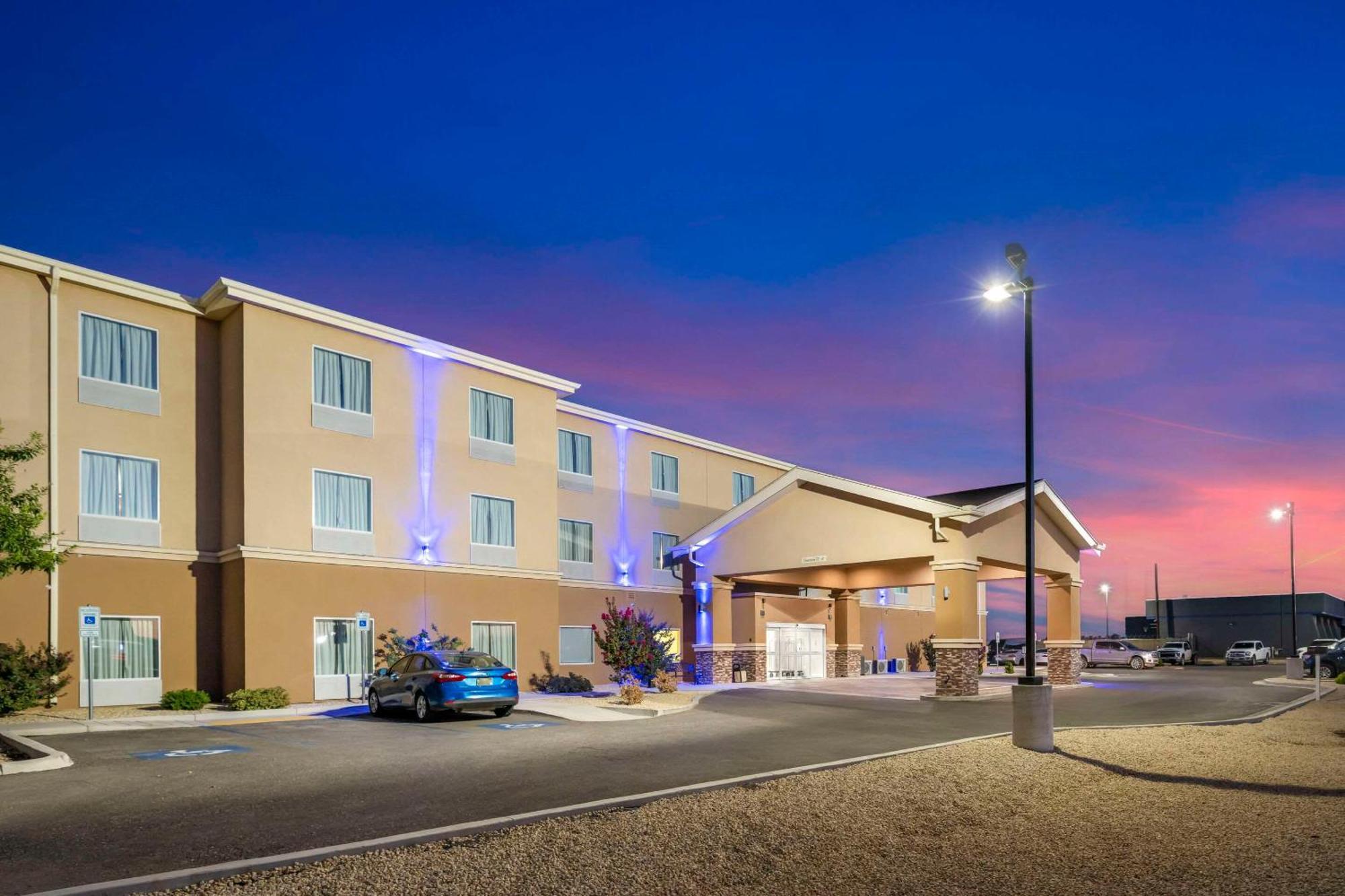 Quality Inn & Suites Carlsbad Caverns Area Экстерьер фото