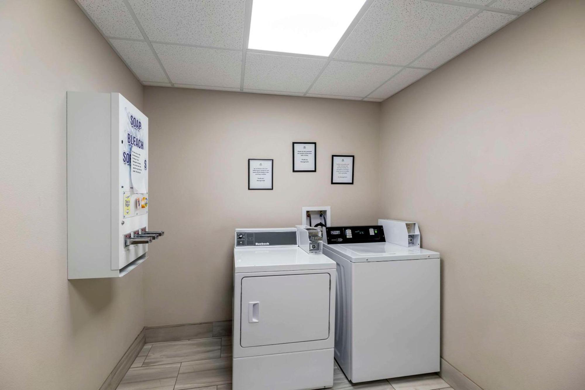 Quality Inn & Suites Carlsbad Caverns Area Экстерьер фото