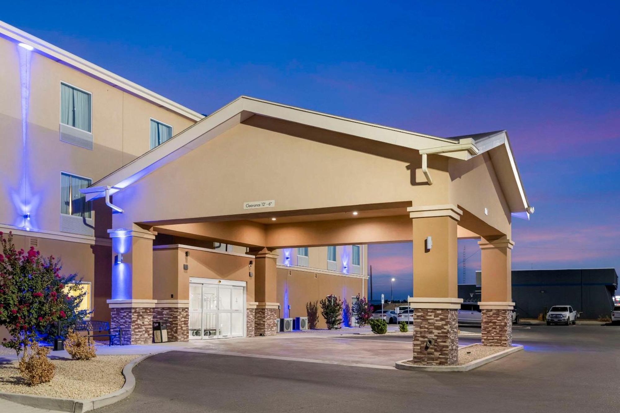 Quality Inn & Suites Carlsbad Caverns Area Экстерьер фото