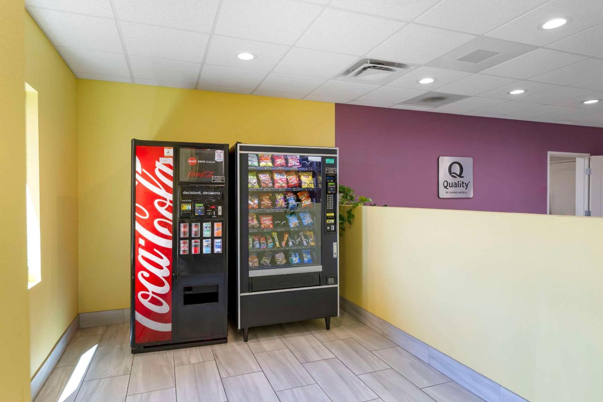 Quality Inn & Suites Carlsbad Caverns Area Экстерьер фото