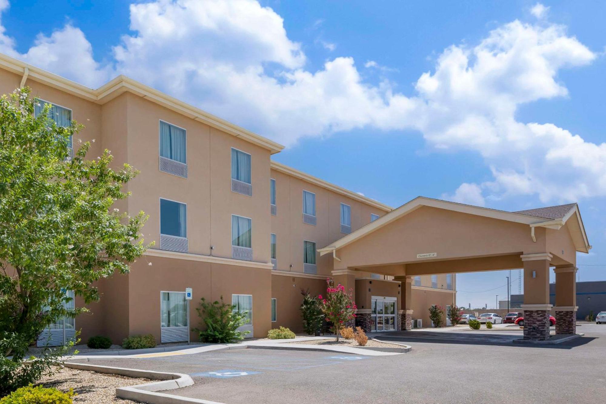 Quality Inn & Suites Carlsbad Caverns Area Экстерьер фото